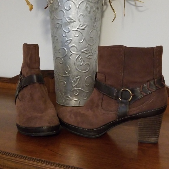 Clarks ankle boots - Picture 2 of 6